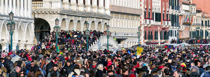 Masse envahissante de touristes